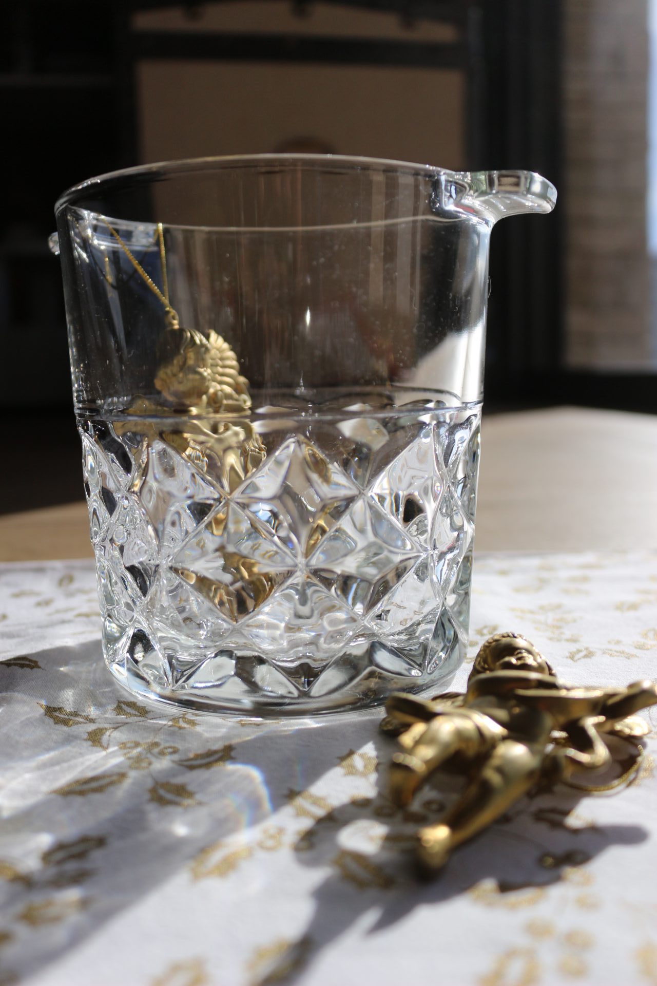 seau à glaçons en verre moulé, structuré à sa base