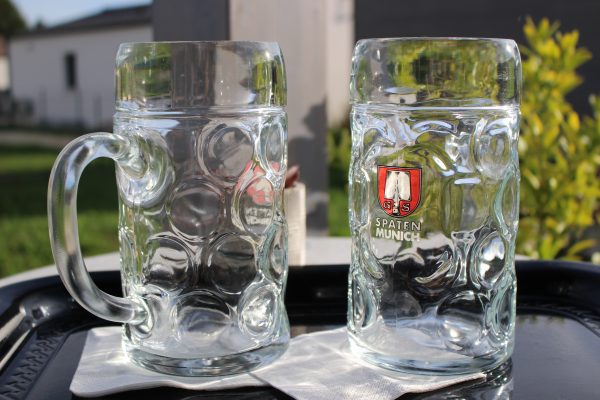 Lot de 2 grandes chopes de la marque Spaten en parfaite état