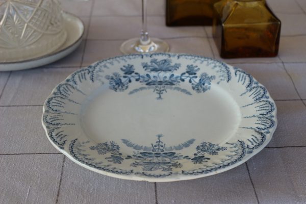 Assiette en terre de fer, le modèle Régence