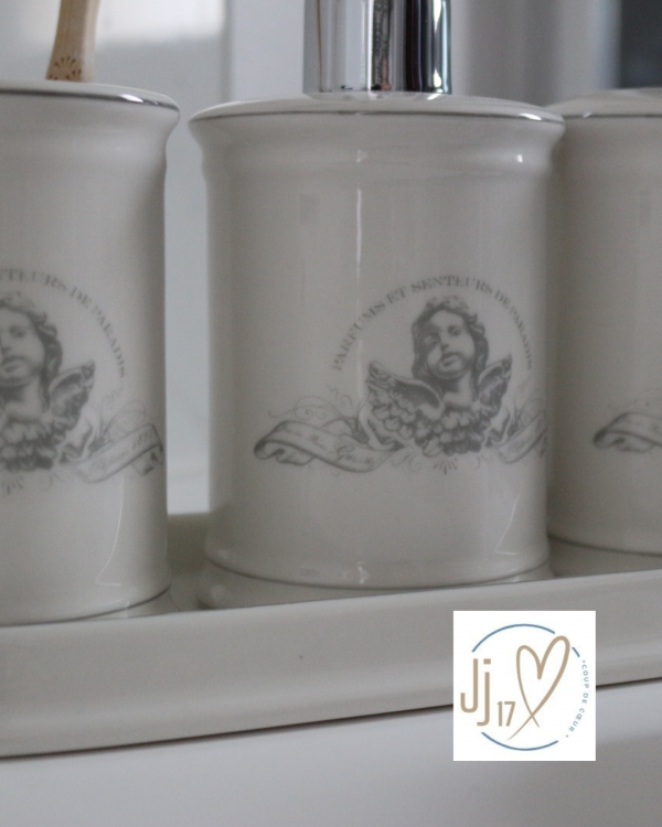 Set de salle de bains en porcelaine composé de 4 articles un verre, un support pour brosses à dents, un distributeur et un plateau
