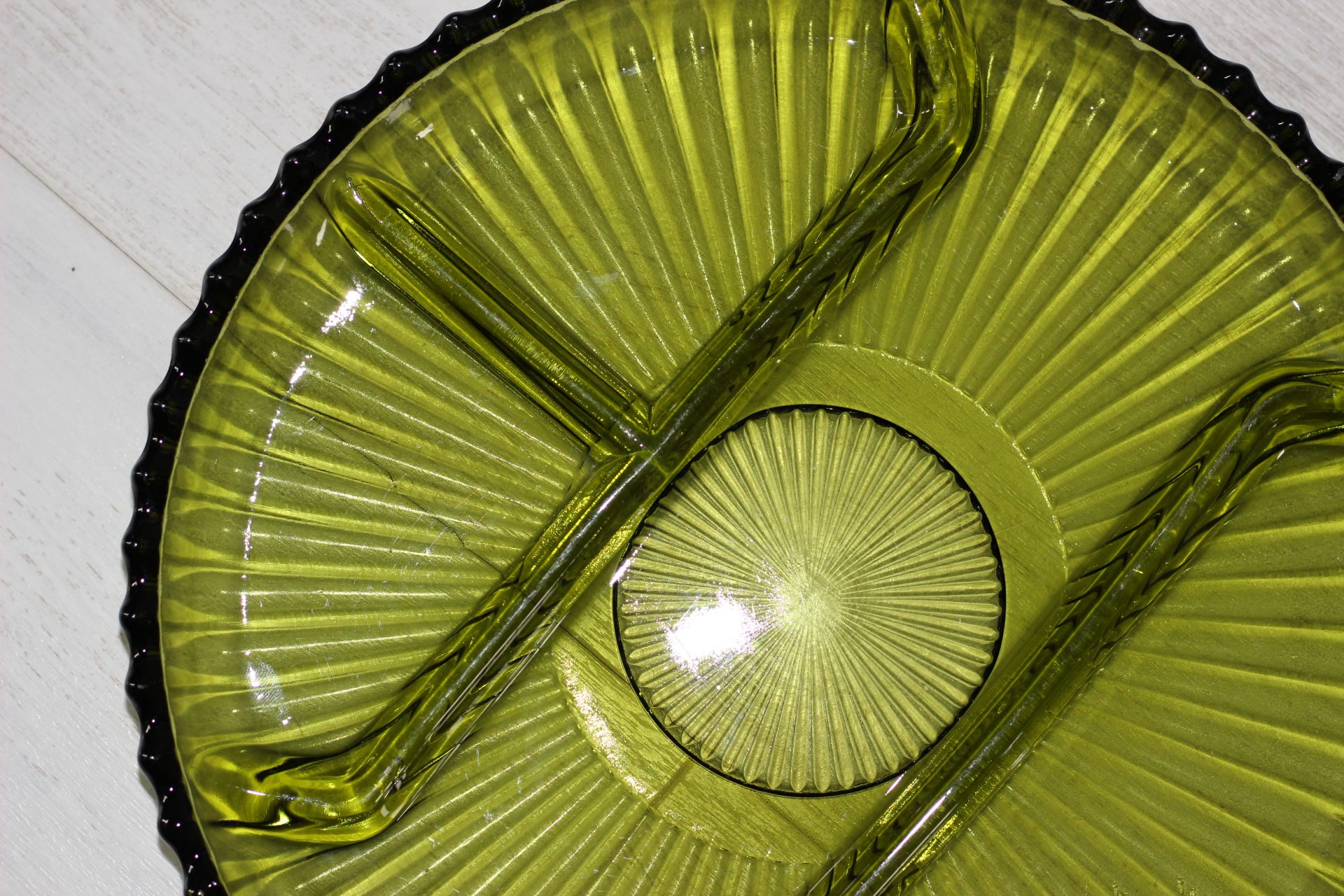 Plat à hors d’œuvre en verre compartimenté vert