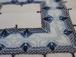 Napperon brodé au point de croix