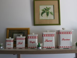 Ensemble de 5 pots r&eacute;tros