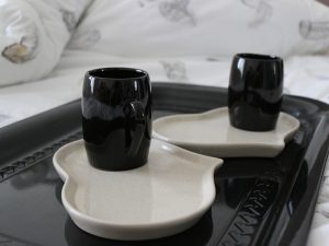 Ensemble tasses et soucoupes &lsquo;amour&rsquo;