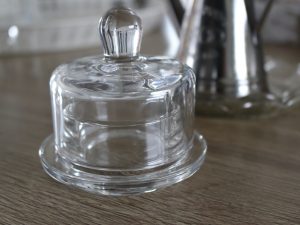 Beurrier de table en verre