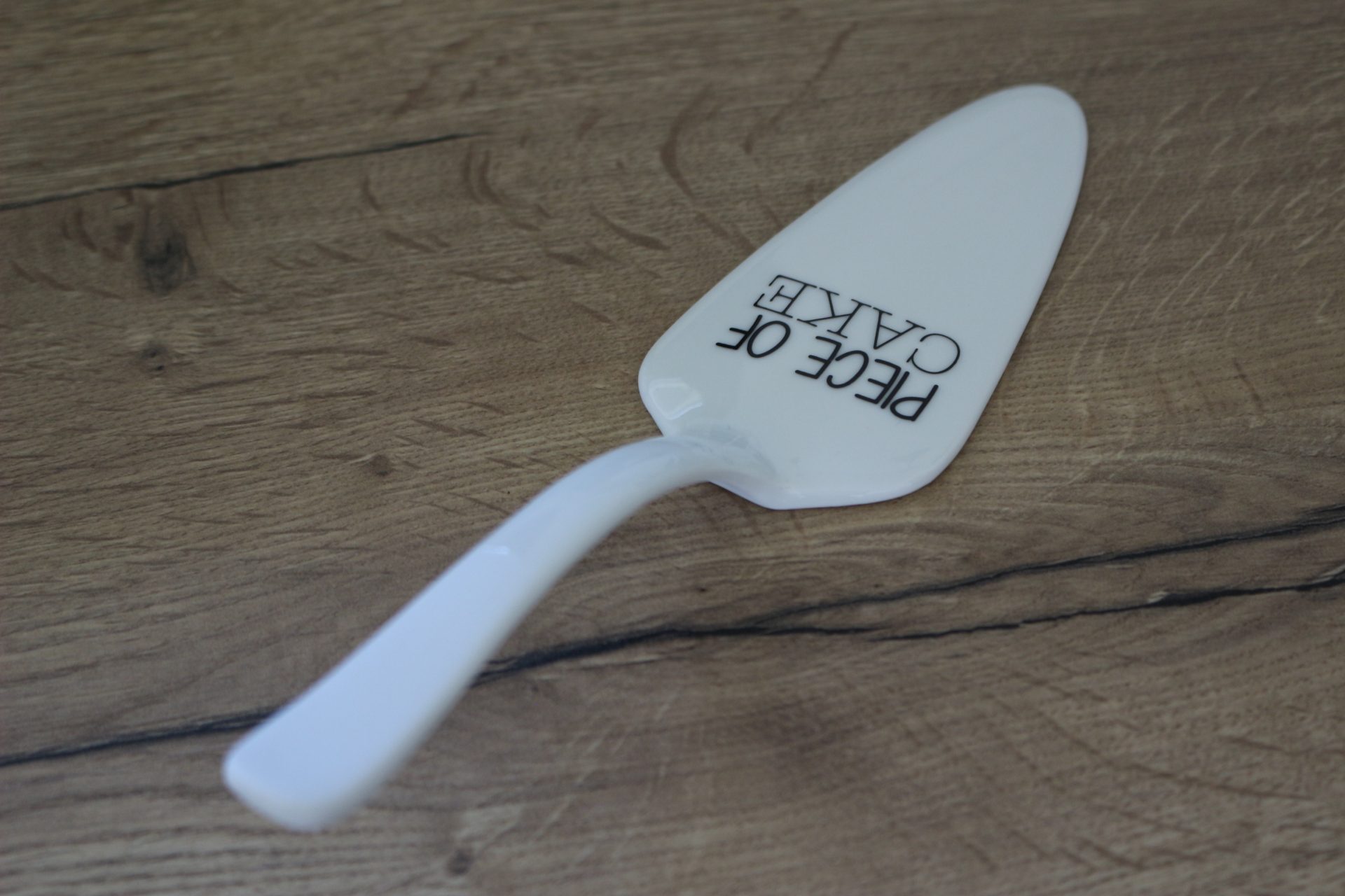Pelle à tarte en porcelaine avec message - Joli jour 17