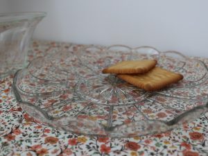 Plat en verre en forme de fleur
