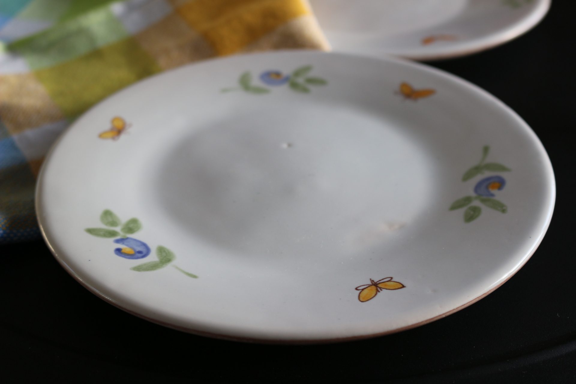 Assiette "La Chapelle des pots" en céramique artisanale
