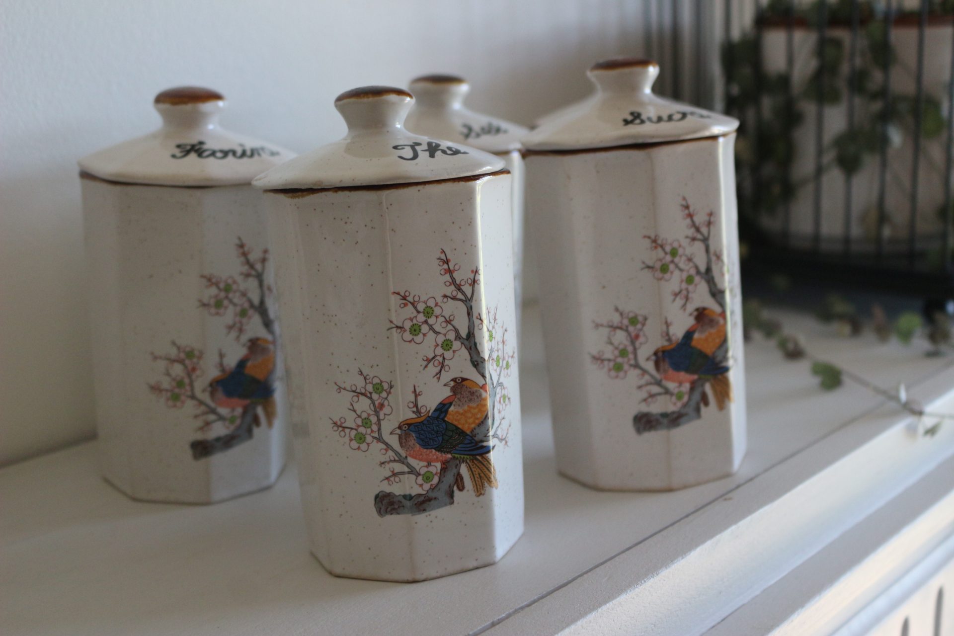 Ensemble de 5 pots en céramique avec couvercles au décor asiatique vintage et romantique